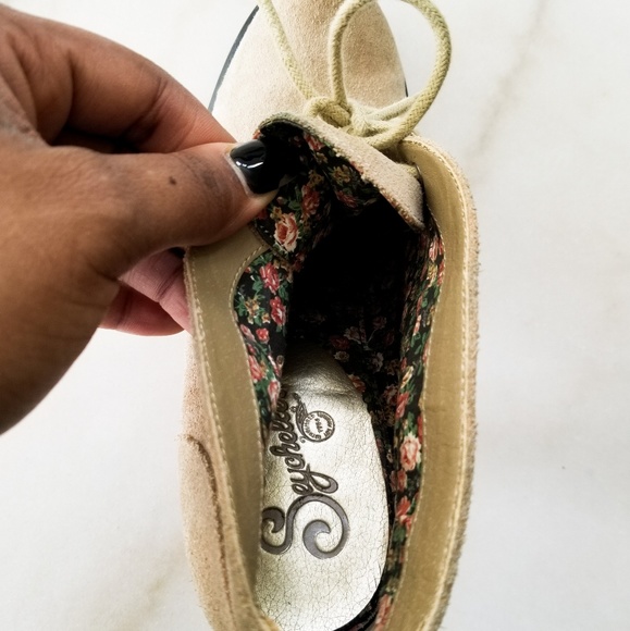 Sold|| Seychelles suede tan lace up bootie - Picture 4 of 5